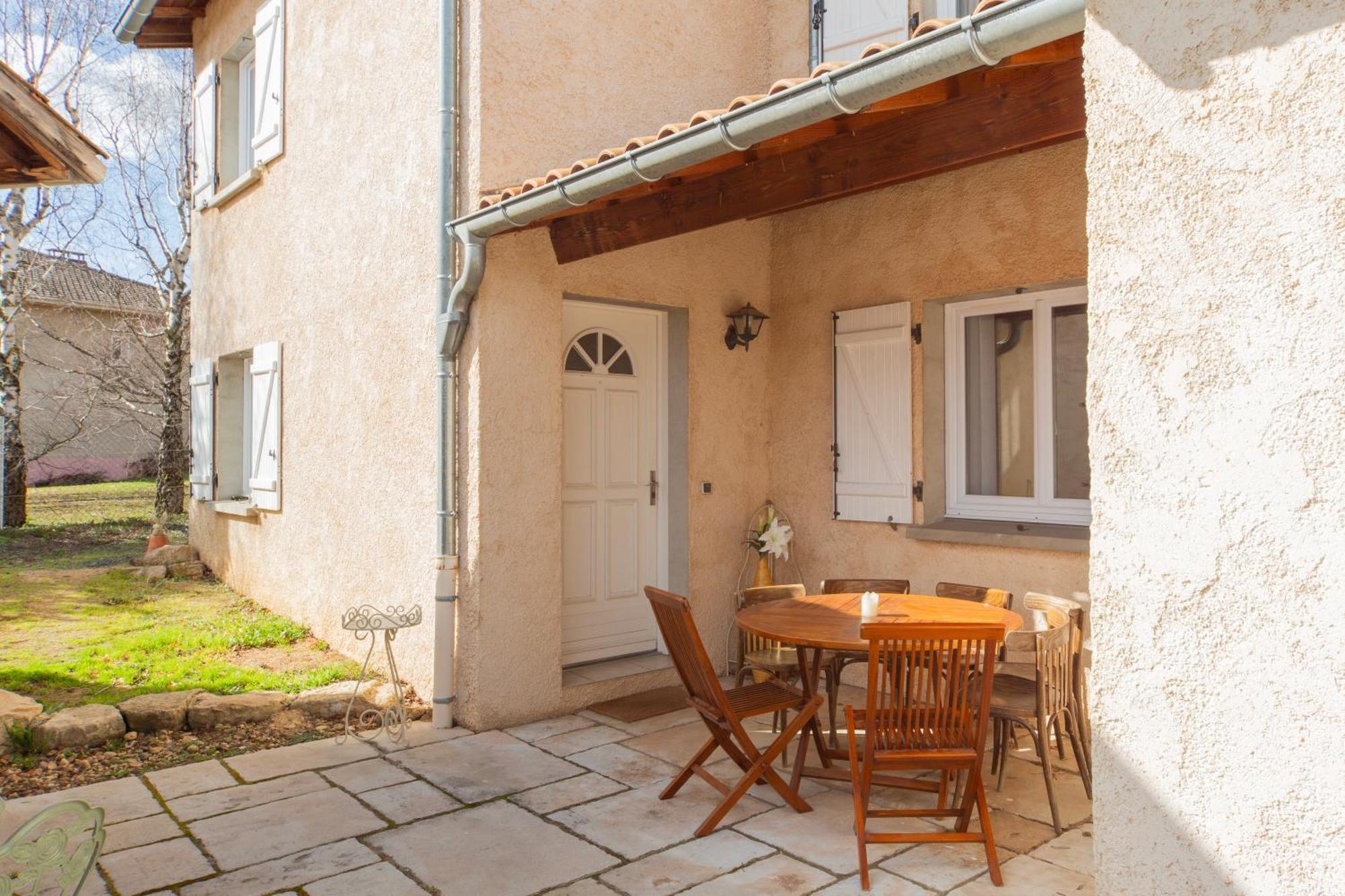 Panda Home Quincie-en-Beaujolais Exterior photo