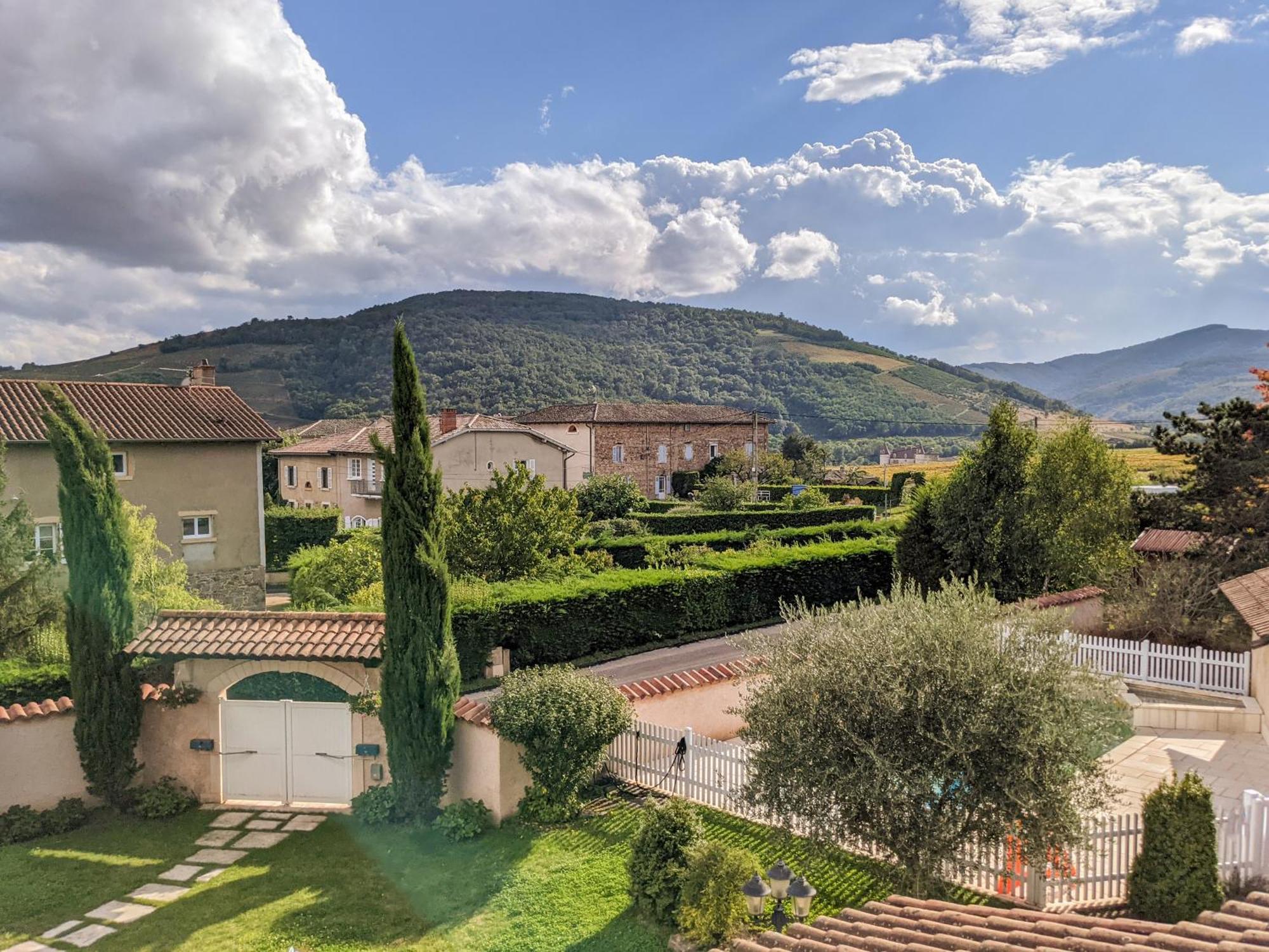 Panda Home Quincie-en-Beaujolais Exterior photo